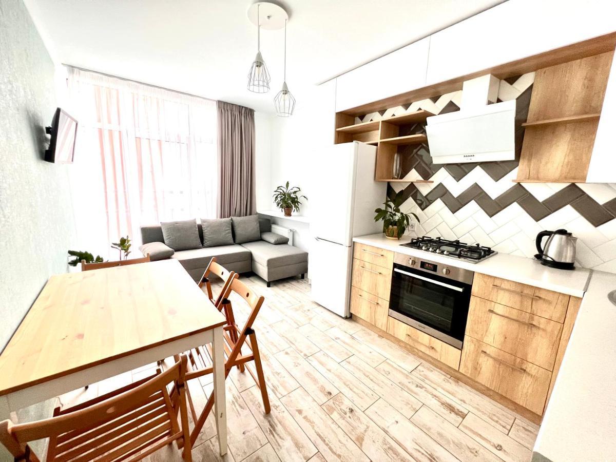 Osapart Cozy Apartment In A Complex Semycvit Leópolis Exterior foto