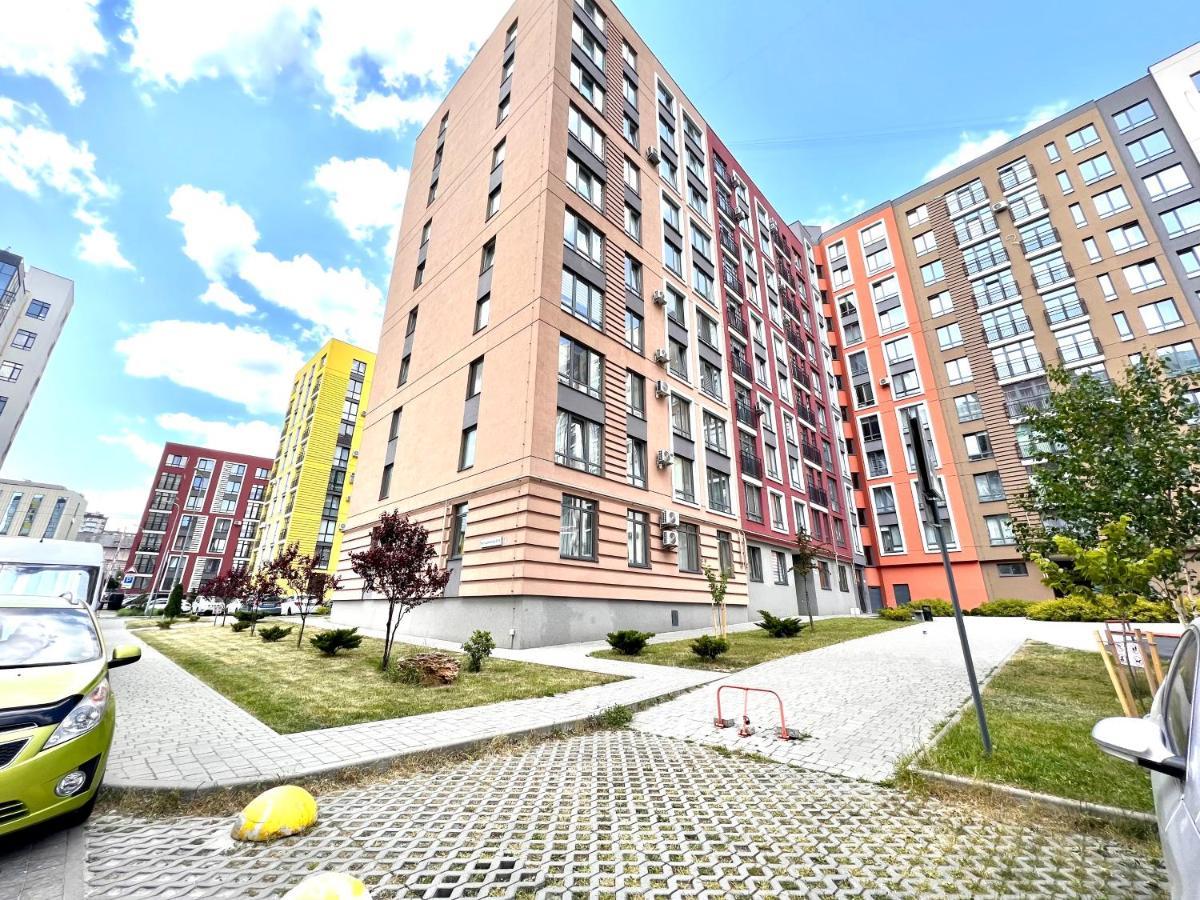 Osapart Cozy Apartment In A Complex Semycvit Leópolis Exterior foto
