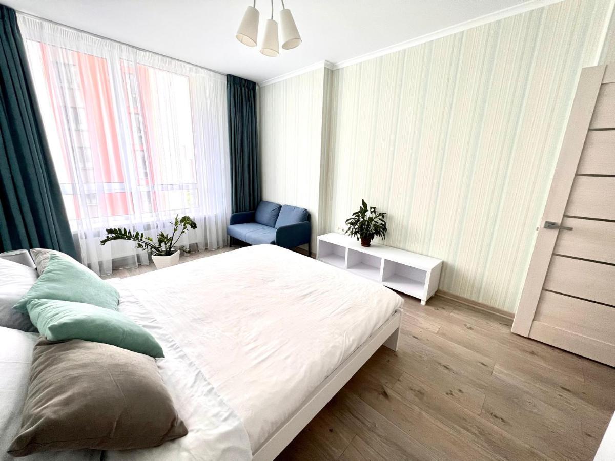 Osapart Cozy Apartment In A Complex Semycvit Leópolis Exterior foto