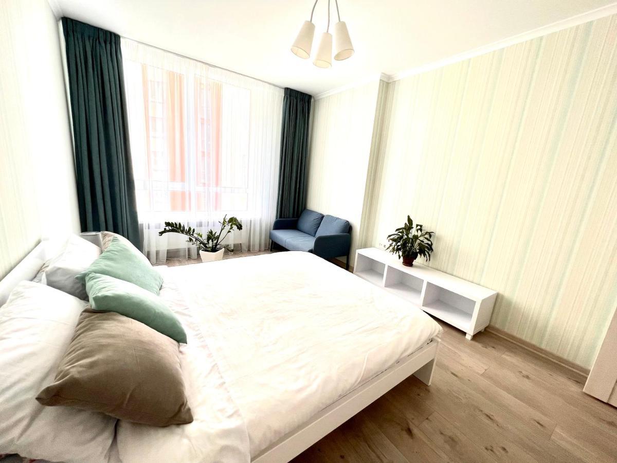Osapart Cozy Apartment In A Complex Semycvit Leópolis Exterior foto