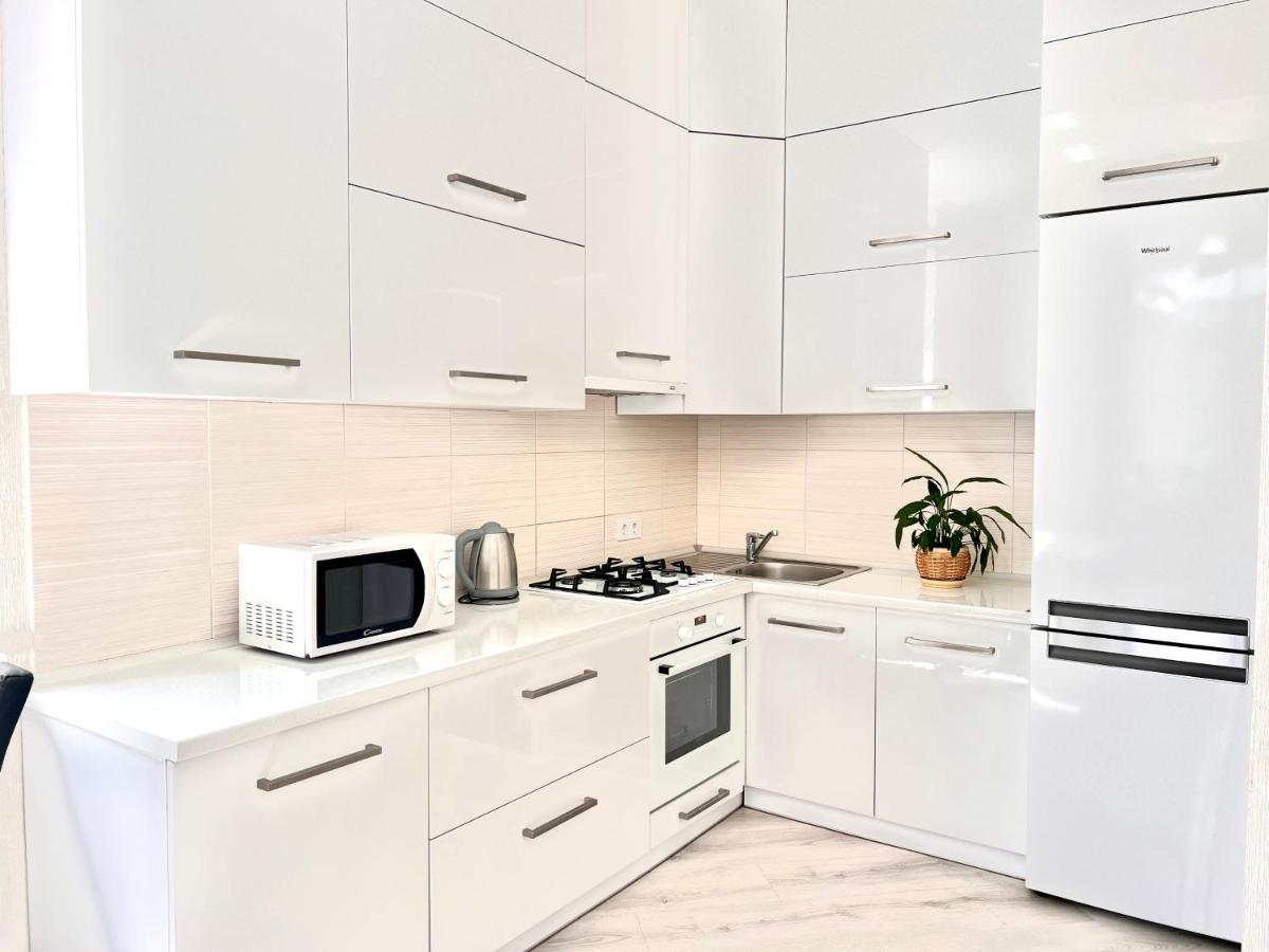 Osapart Cozy Apartment In A Complex Semycvit Leópolis Exterior foto