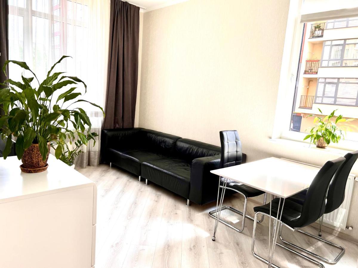 Osapart Cozy Apartment In A Complex Semycvit Leópolis Exterior foto