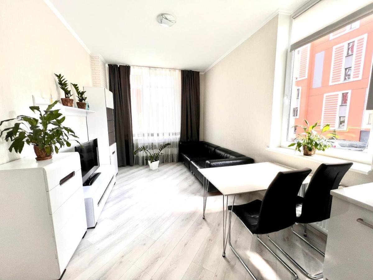 Osapart Cozy Apartment In A Complex Semycvit Leópolis Exterior foto